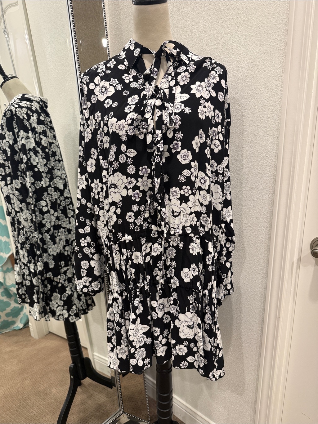 Boutique Moschino Black And White Floral Tie-Neck Long Sleeve Dress Nwt